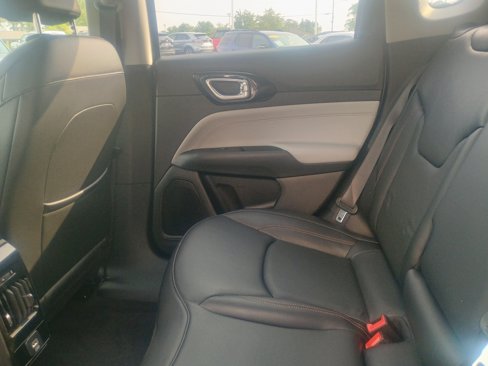 Used 2022 Jeep Compass Limited image 13