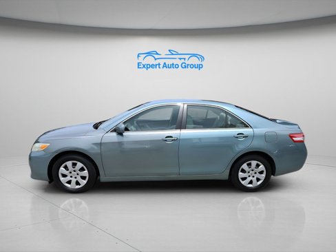 Used 2010 Toyota Camry image 10