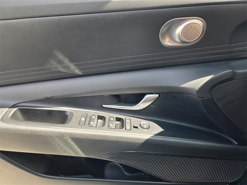 Certified 2024 Hyundai Elantra SE image 24