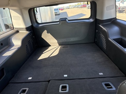 Used 2018 Chevrolet Suburban Premier image 28