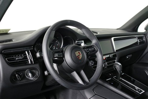 Certified 2025 Porsche Macan Turbo image 4