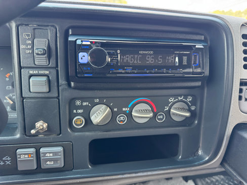 Used 1996 Chevrolet Tahoe 4WD 2-Door image 17