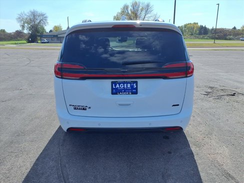 Used 2022 Chrysler Pacifica Touring-L w/ Uconnect Theater Family Group image 19