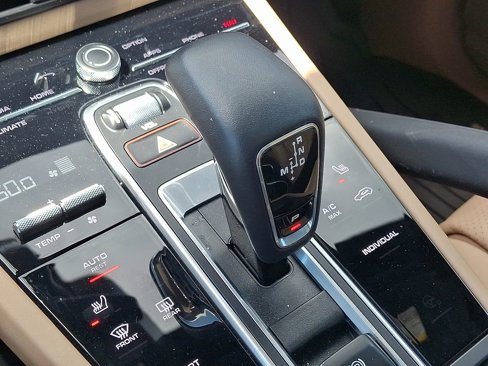 Certified 2022 Porsche Cayenne image 19