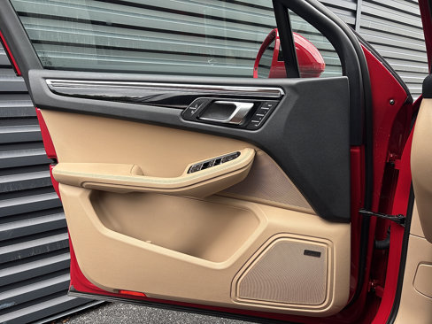 Used 2024 Porsche Macan image 14