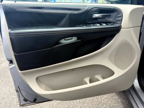 Used 2019 Dodge Grand Caravan SXT image 10