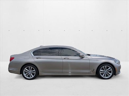 Used 2017 BMW 750i xDrive image 4