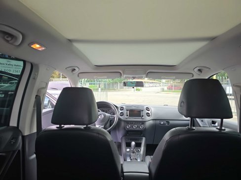 Used 2015 Volkswagen Tiguan SE image 16