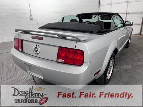 Used 2005 Ford Mustang Convertible image 8