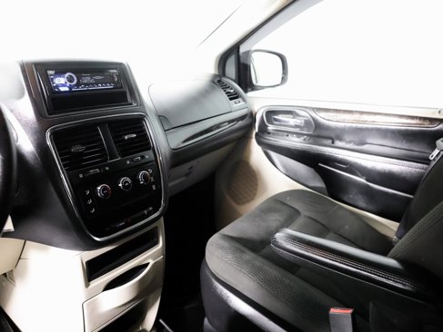 Used 2016 Dodge Grand Caravan American Value Package image 28