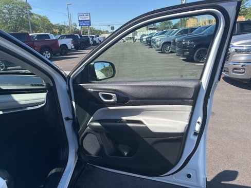 Used 2022 Jeep Compass Limited image 18
