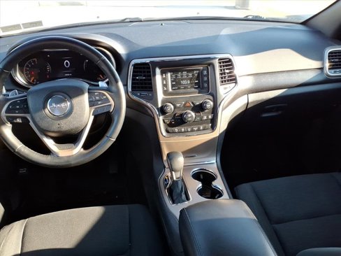 Used 2017 Jeep Grand Cherokee Laredo image 4