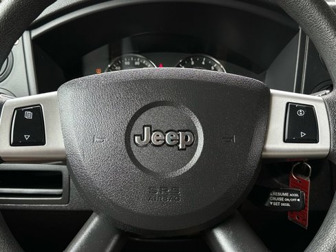 Used 2008 Jeep Commander Sport image 19