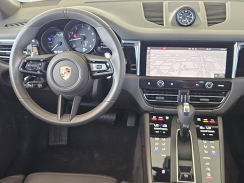 Certified 2025 Porsche Macan image 25
