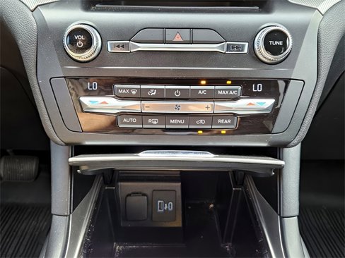 Used 2020 Ford Explorer XLT image 20