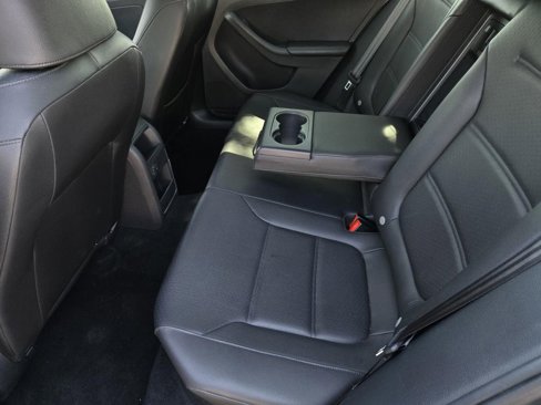 Used 2017 Volkswagen Jetta SE image 12