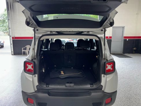 Used 2017 Jeep Renegade Latitude w/ Popular Equipment Group image 24