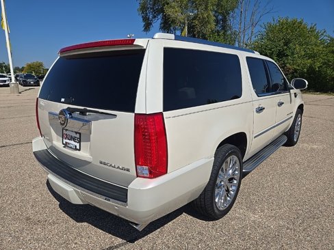 Used 2012 Cadillac Escalade ESV Luxury image 6