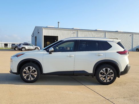 Used 2021 Nissan Rogue SV w/ Premium Package image 3