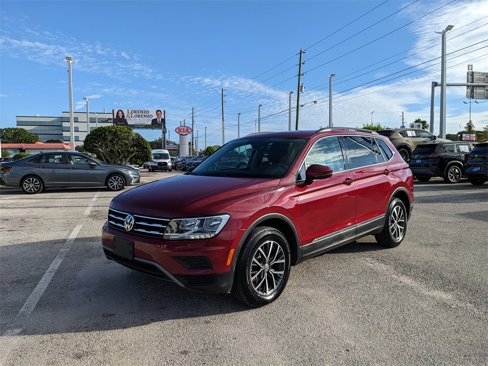 Used 2020 Volkswagen Tiguan SE w/ Panoramic Sunroof Package image 2