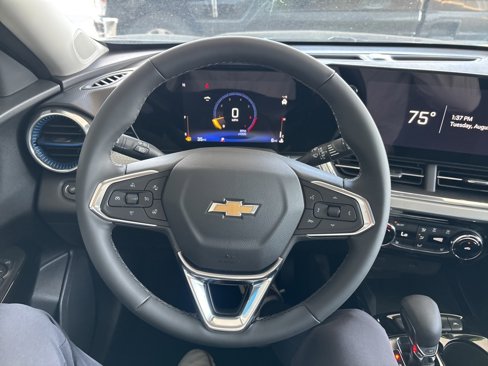 New 2025 Chevrolet Trax LT w/ Sunroof Package image 10