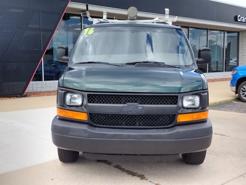 Used 2016 Chevrolet Express 2500 image 10