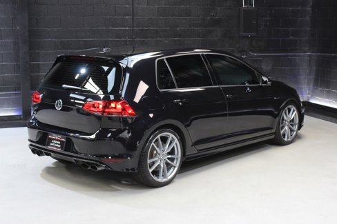 Used 2017 Volkswagen Golf R 4-Door image 9