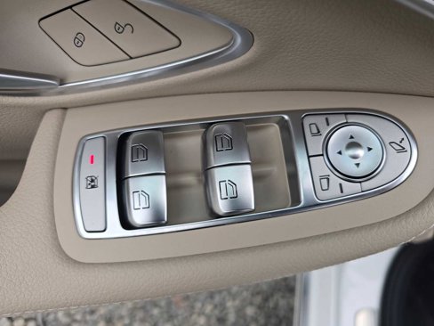 Used 2021 Mercedes-Benz C 300 Sedan image 23