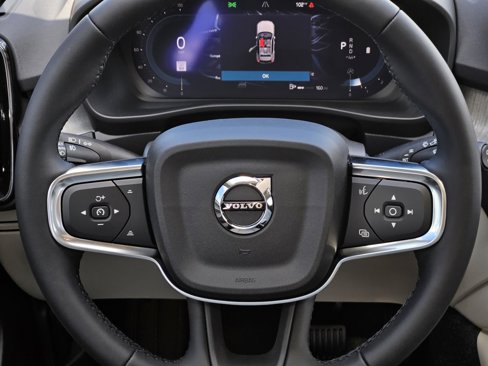 New 2025 Volvo XC40 B5 Ultra w/ Climate Package image 37