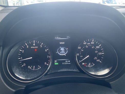Used 2017 Nissan Rogue SL image 20