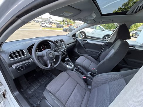 Used 2010 Volkswagen Golf 4-Door image 4