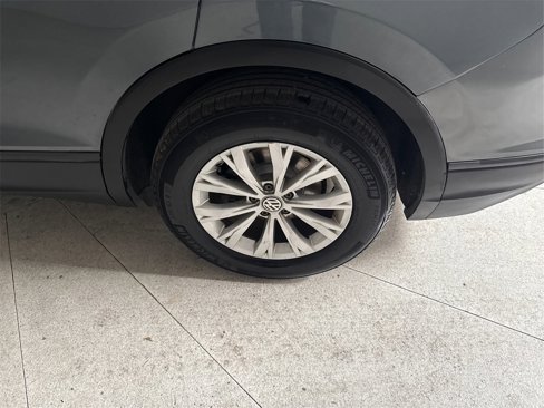 Used 2019 Volkswagen Tiguan SE w/ Panoramic Sunroof Package image 14