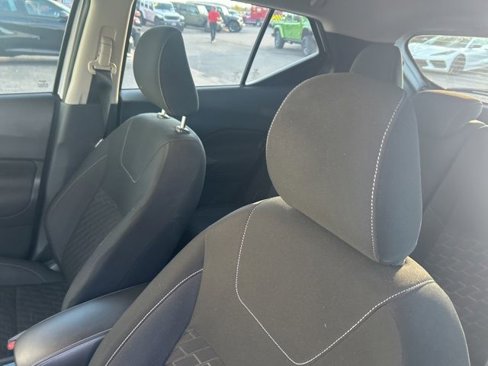 Used 2022 Nissan Kicks SV image 9