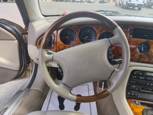 Used 1999 Jaguar XK8 Convertible image 11