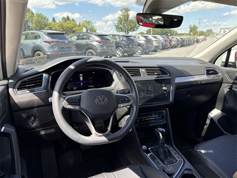 Used 2022 Volkswagen Tiguan SE image 10