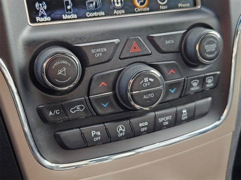 Used 2017 Jeep Grand Cherokee Overland image 24