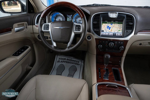 Used 2011 Chrysler 300 C image 8