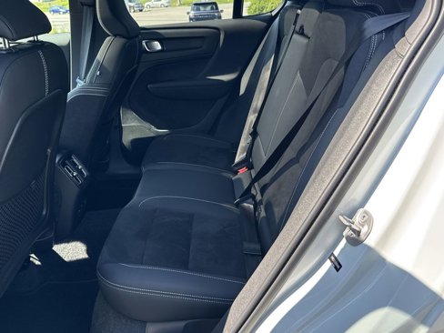 Certified 2022 Volvo C40 P8 Recharge Ultimate image 36