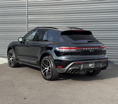 Certified 2025 Porsche Macan image 3