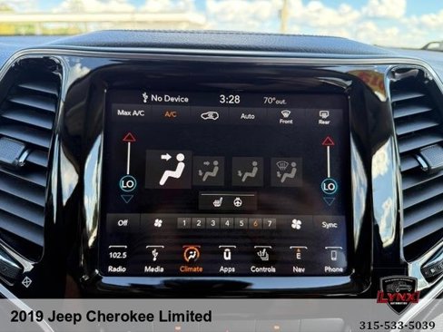 Used 2019 Jeep Cherokee Limited w/ Technology Group image 17