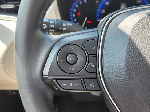 Used 2022 Toyota Corolla Cross XLE image 21