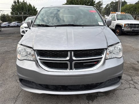 Used 2016 Dodge Grand Caravan SXT image 3