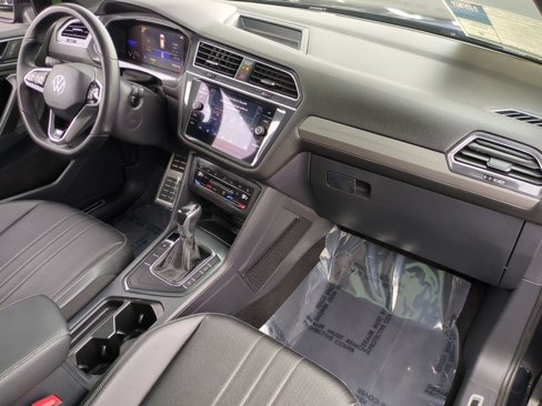 Used 2023 Volkswagen Tiguan SE R-Line image 36