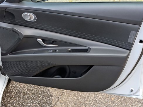 New 2025 Hyundai Elantra SE image 34