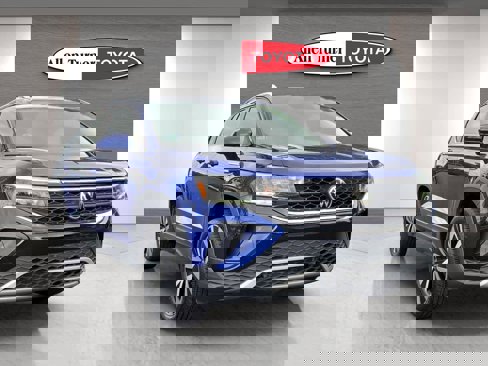 Used 2022 Volkswagen Taos SE image 2
