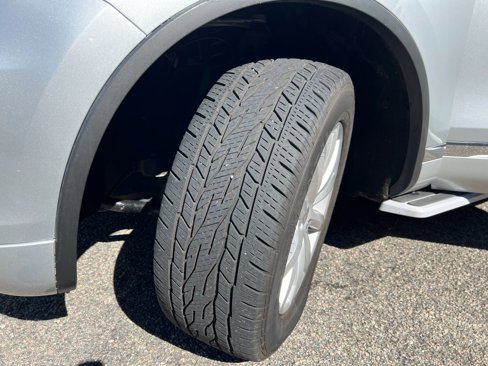 Used 2011 Volkswagen Touareg Sport image 19