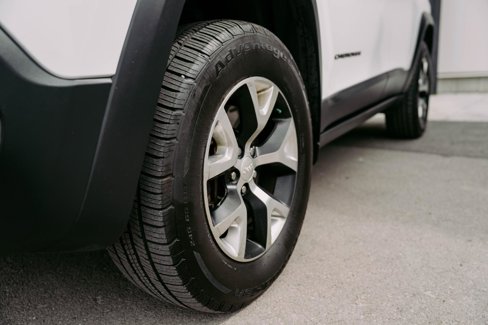 Used 2018 Jeep Cherokee Trailhawk image 5