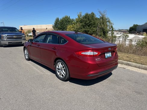 Used 2016 Ford Fusion SE image 7