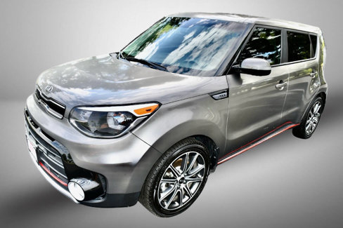 Used 2018 Kia Soul ! image 2