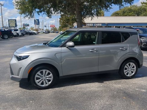 Used 2023 Kia Soul LX image 8